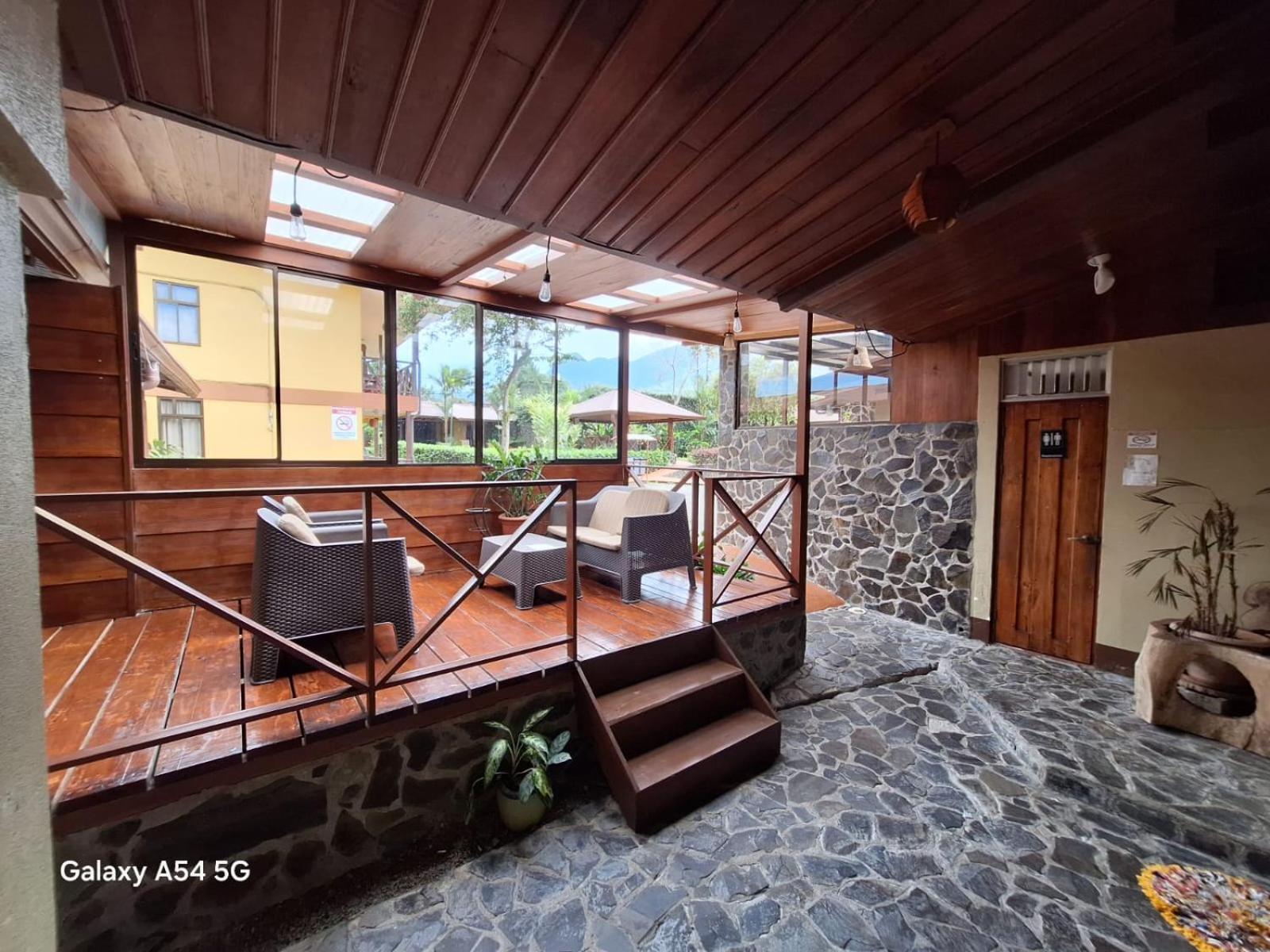 Hotel Iris Arenal La Fortuna Exteriör bild