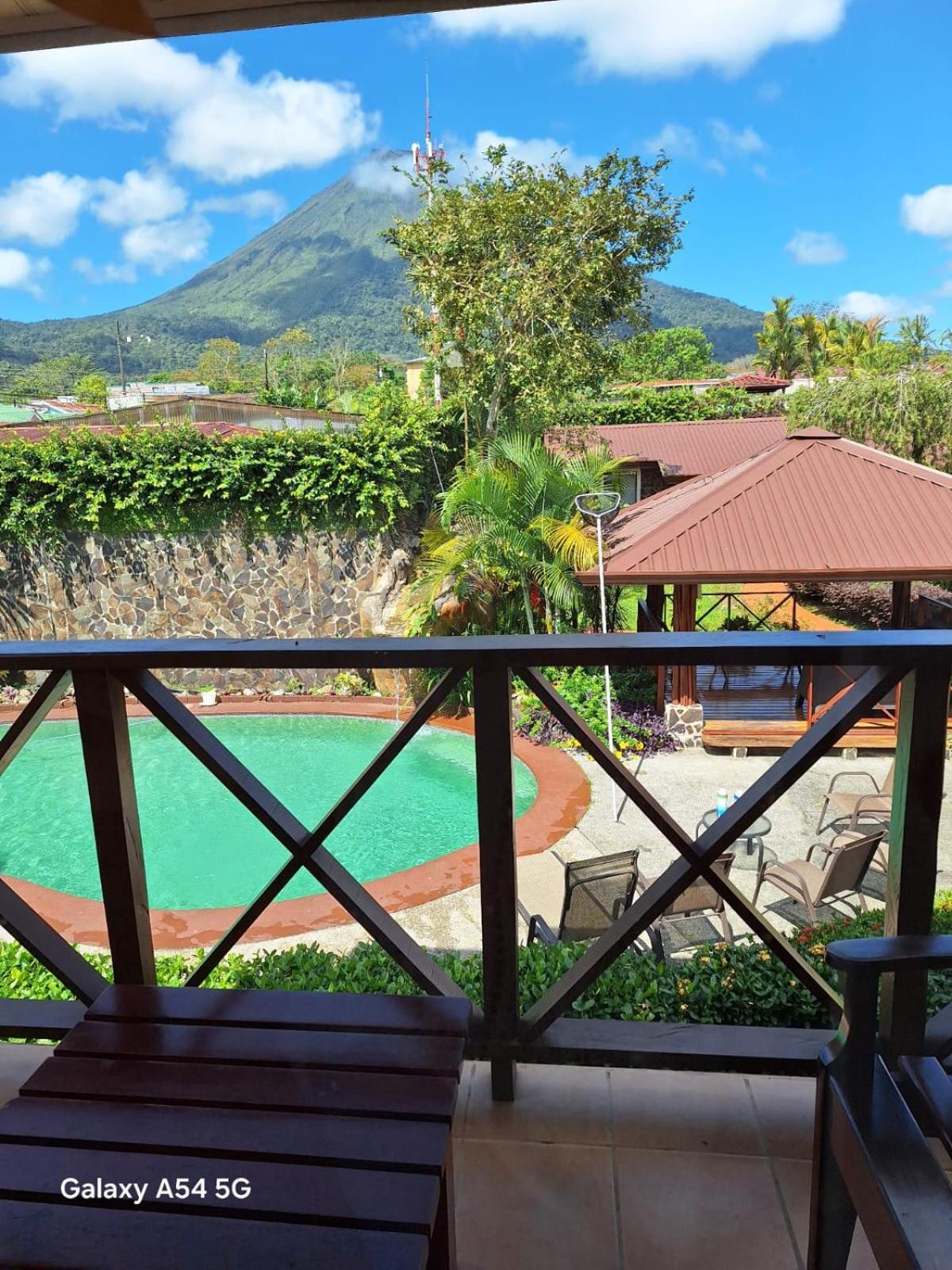 Hotel Iris Arenal La Fortuna Exteriör bild