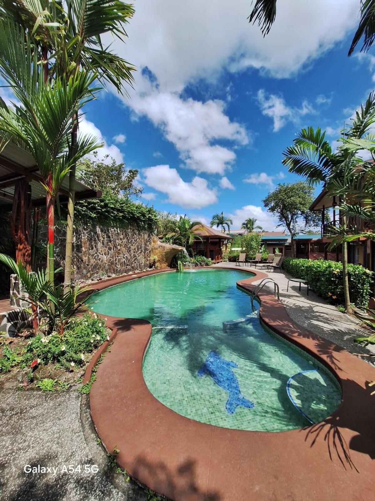 Hotel Iris Arenal La Fortuna Exteriör bild