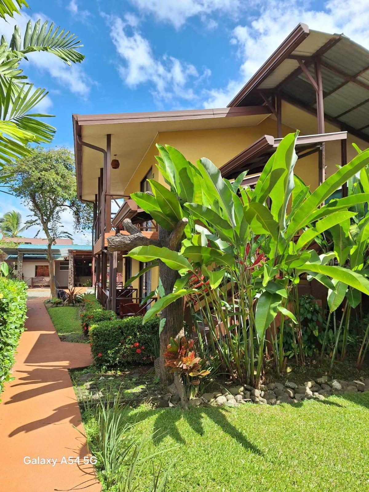 Hotel Iris Arenal La Fortuna Exteriör bild