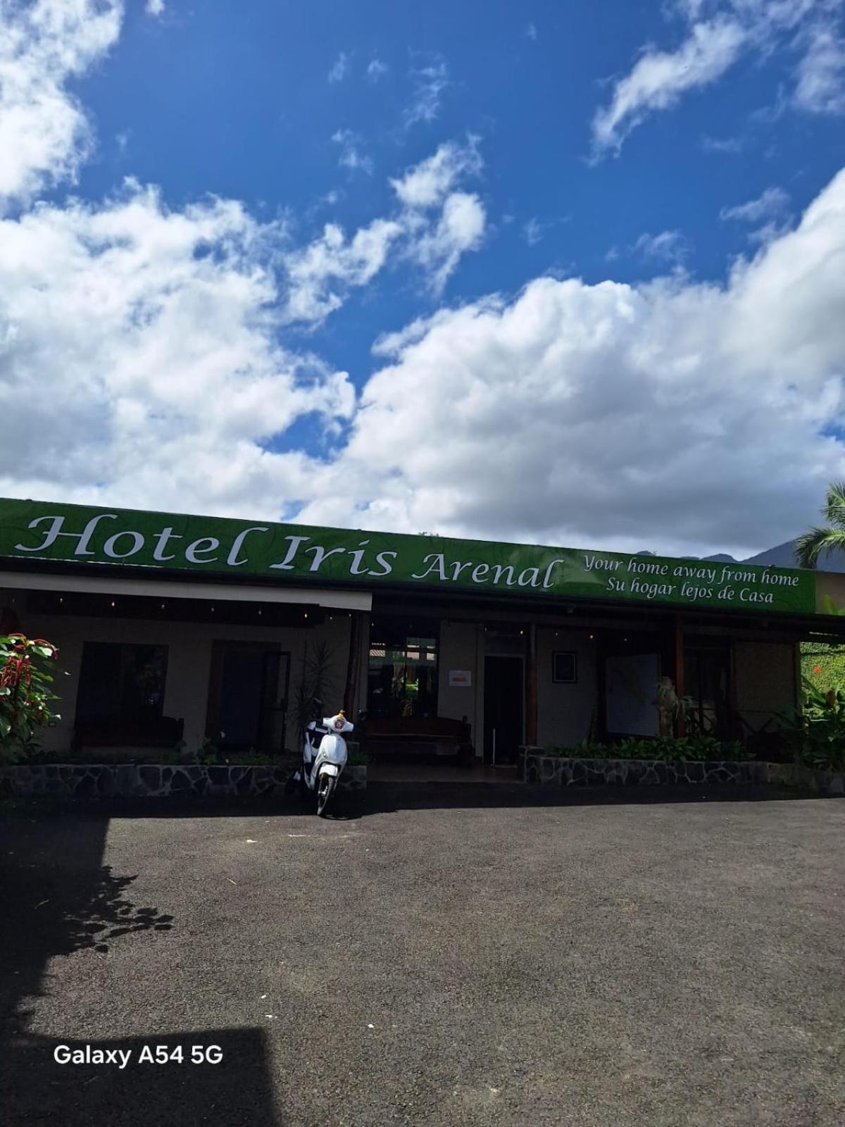 Hotel Iris Arenal La Fortuna Exteriör bild