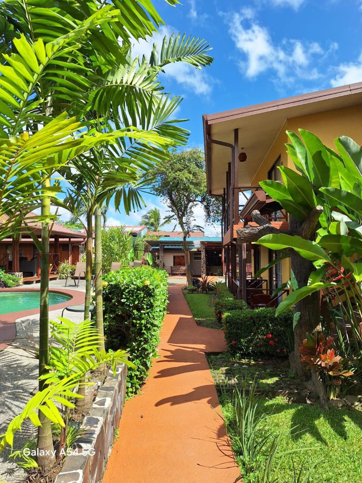 Hotel Iris Arenal La Fortuna Exteriör bild