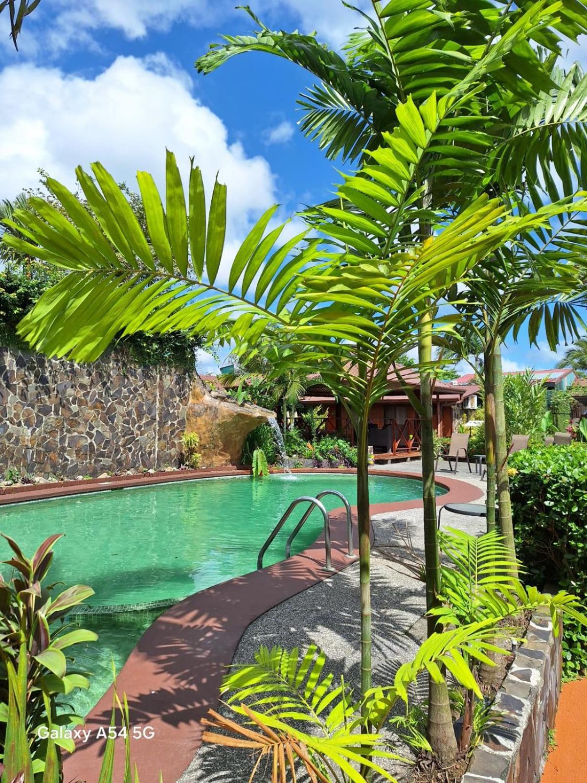 Hotel Iris Arenal La Fortuna Exteriör bild