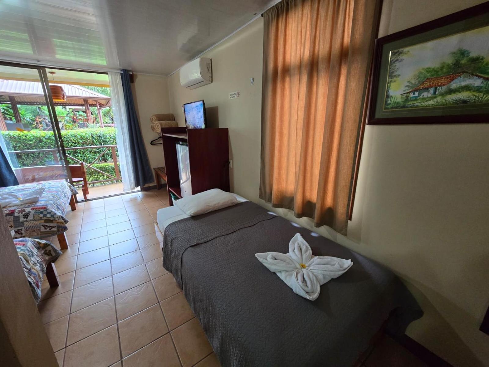 Hotel Iris Arenal La Fortuna Exteriör bild