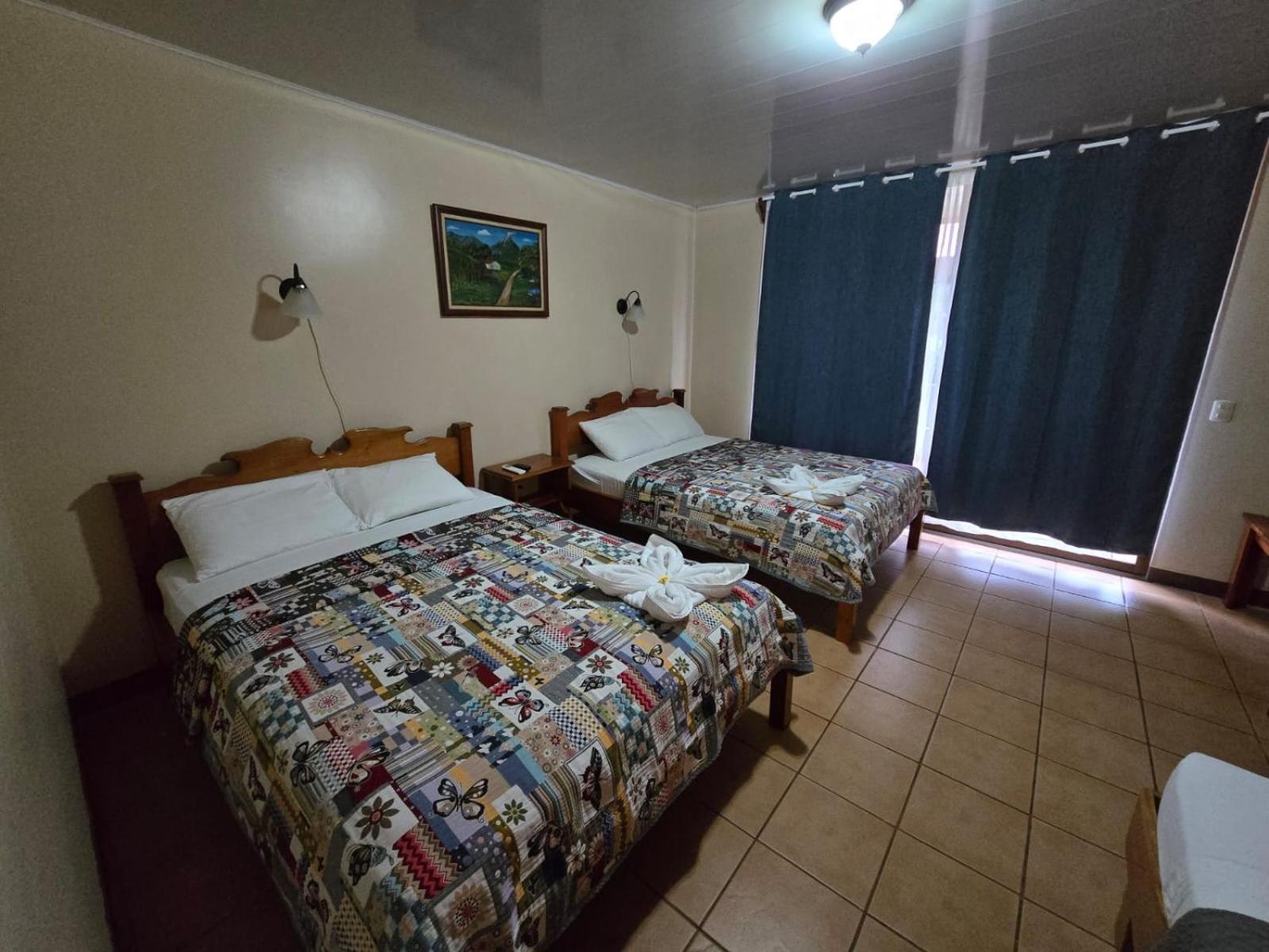 Hotel Iris Arenal La Fortuna Exteriör bild