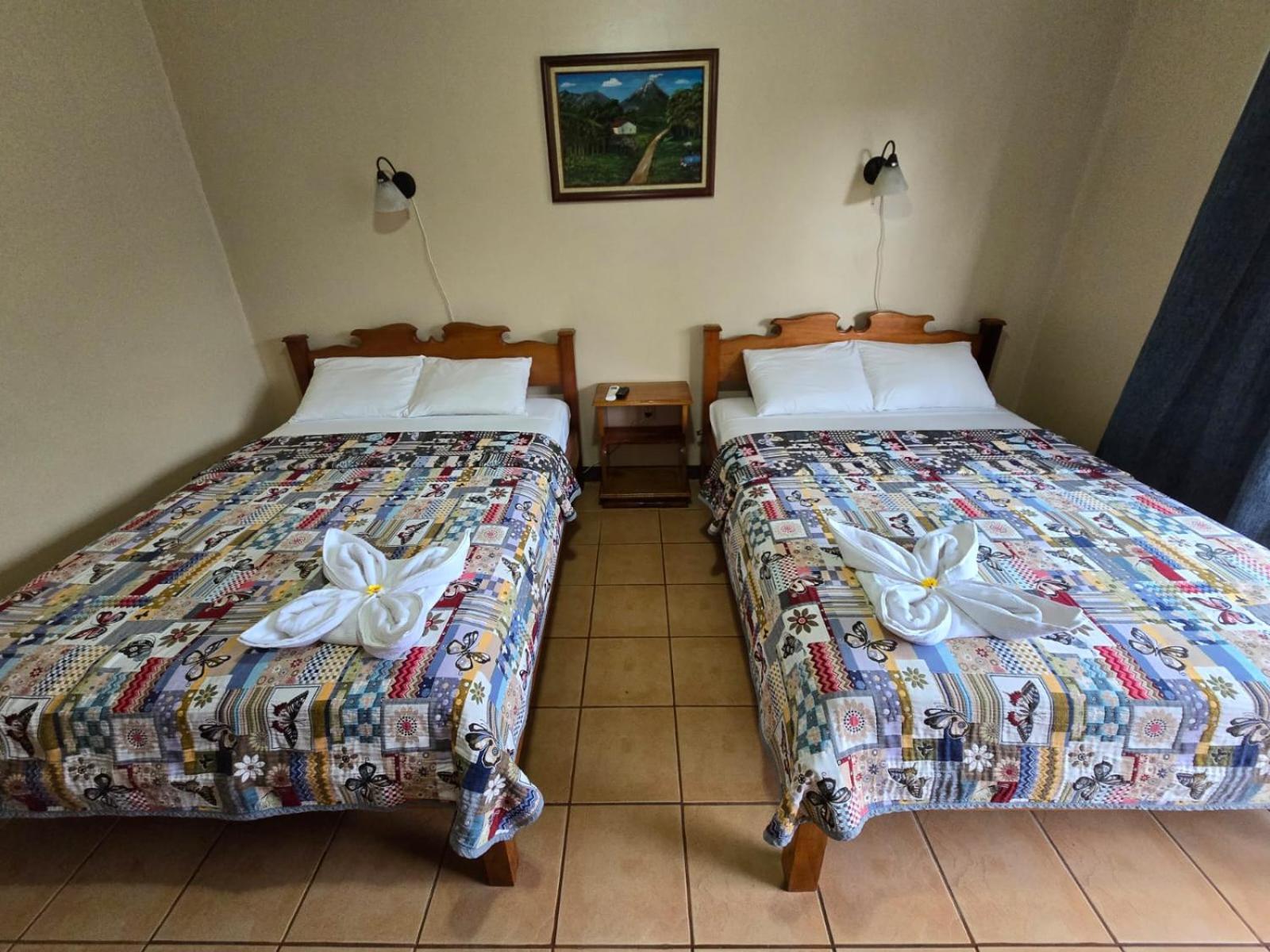 Hotel Iris Arenal La Fortuna Exteriör bild