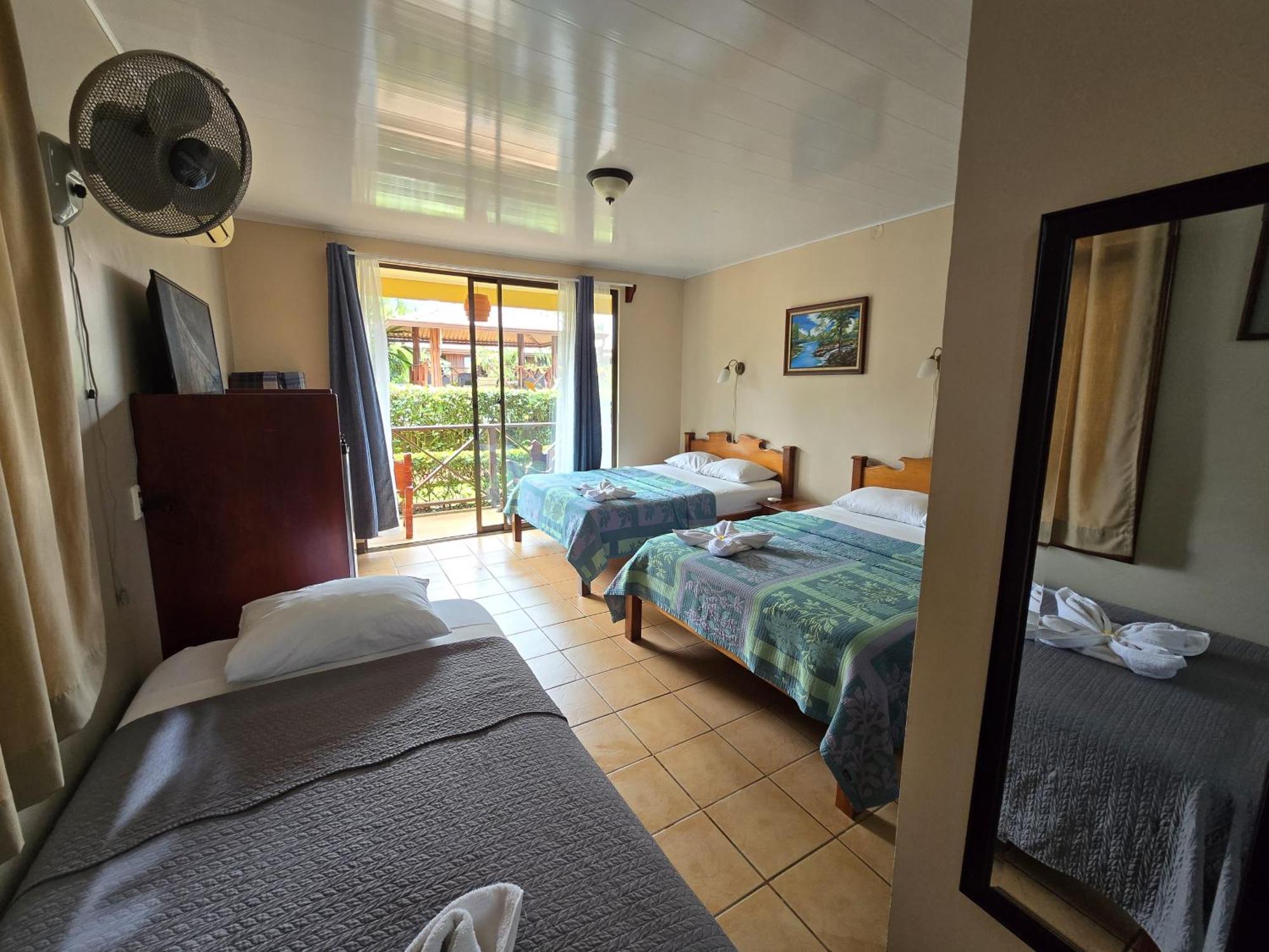 Hotel Iris Arenal La Fortuna Exteriör bild
