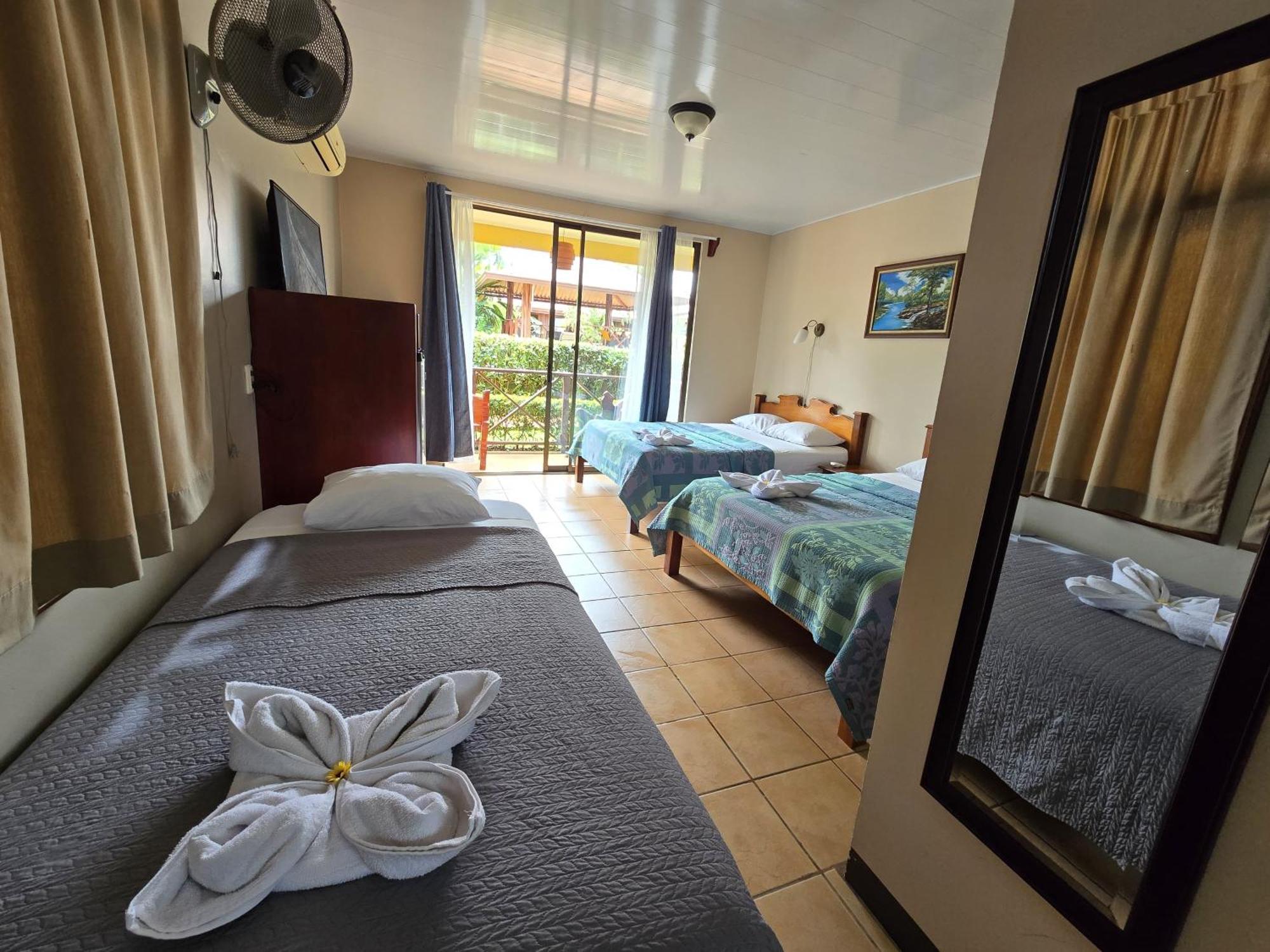 Hotel Iris Arenal La Fortuna Exteriör bild