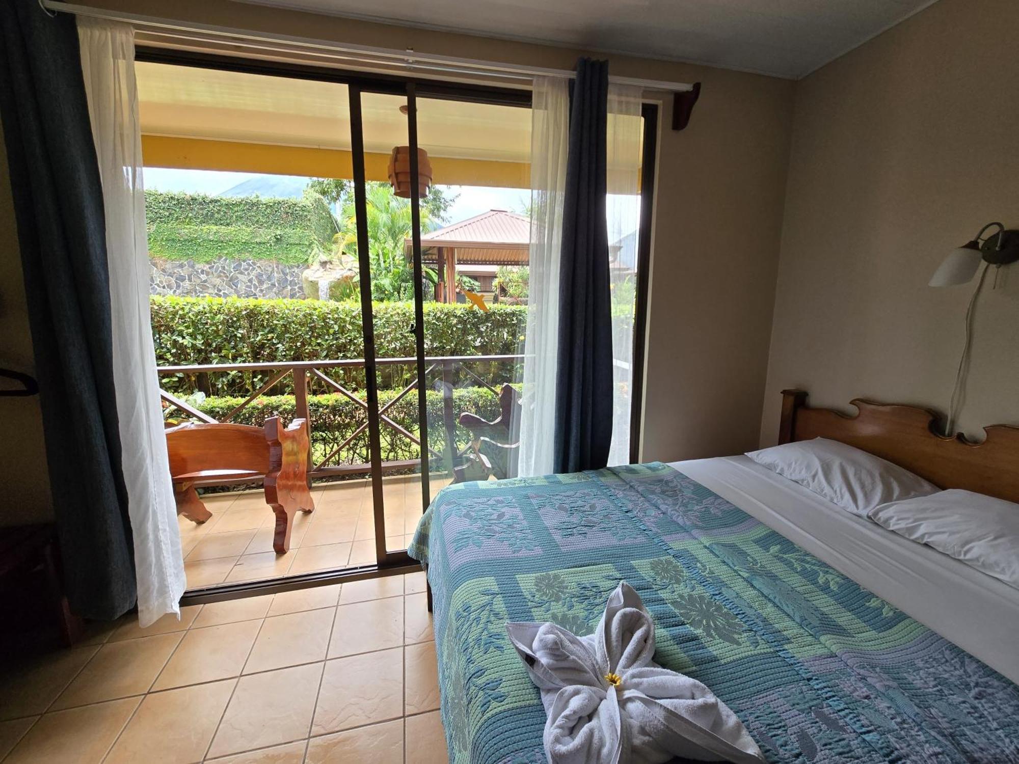 Hotel Iris Arenal La Fortuna Exteriör bild