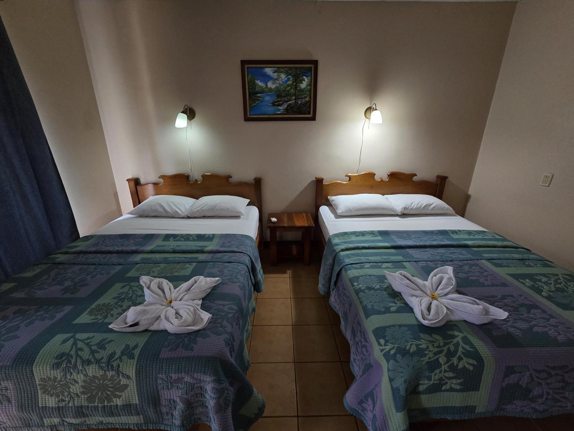 Hotel Iris Arenal La Fortuna Exteriör bild
