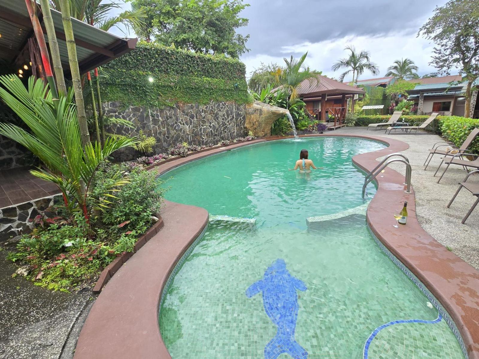 Hotel Iris Arenal La Fortuna Exteriör bild
