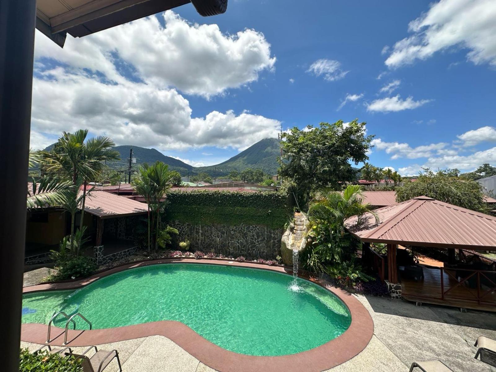 Hotel Iris Arenal La Fortuna Exteriör bild