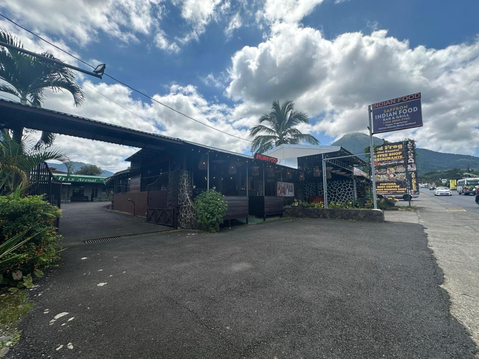 Hotel Iris Arenal La Fortuna Exteriör bild