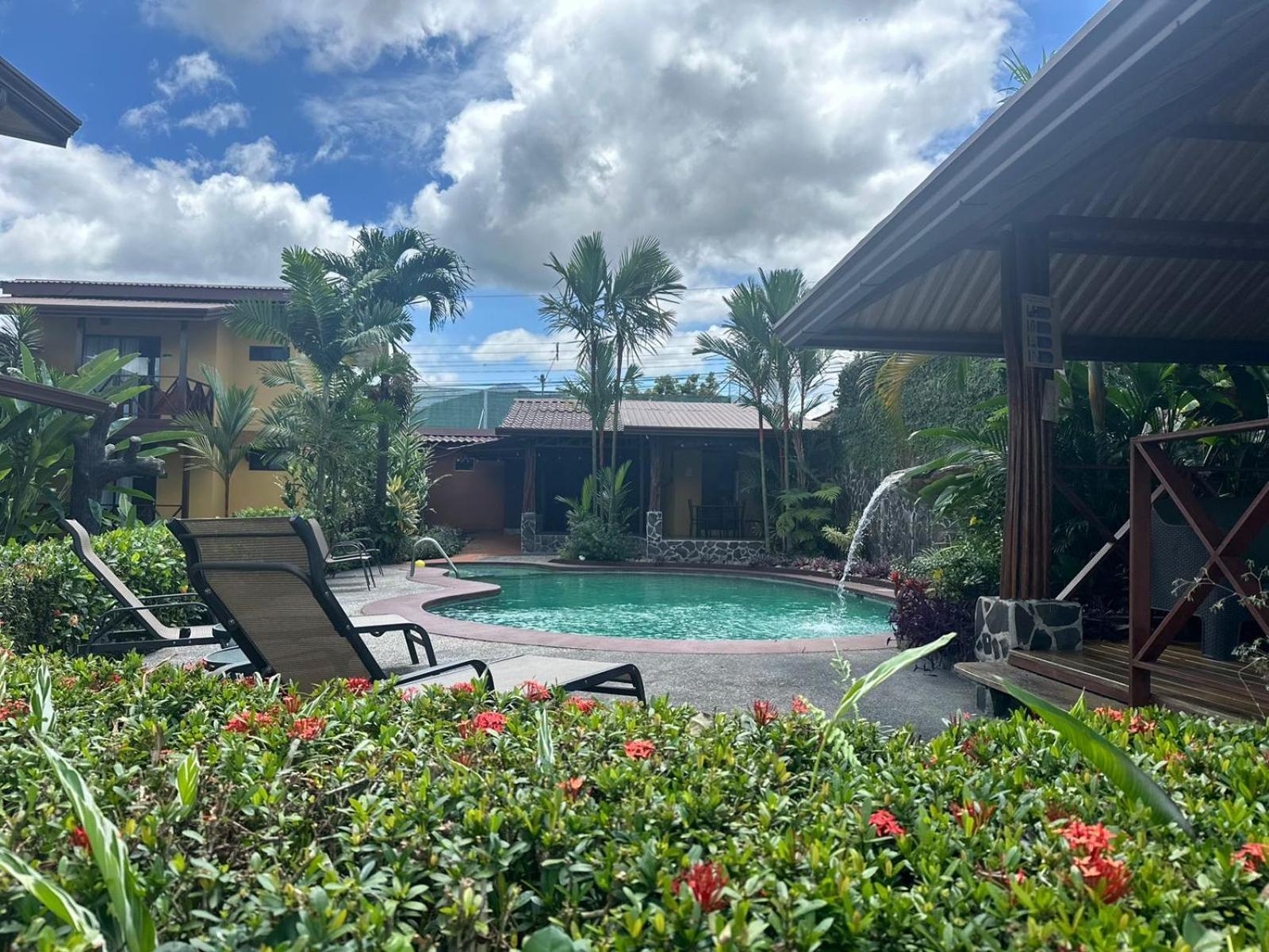 Hotel Iris Arenal La Fortuna Exteriör bild