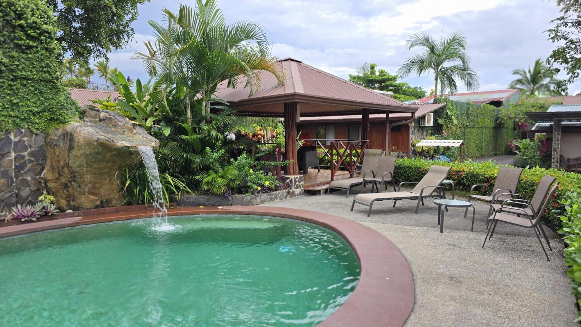 Hotel Iris Arenal La Fortuna Exteriör bild