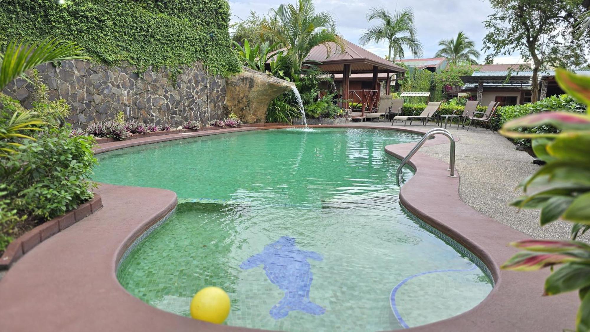 Hotel Iris Arenal La Fortuna Exteriör bild