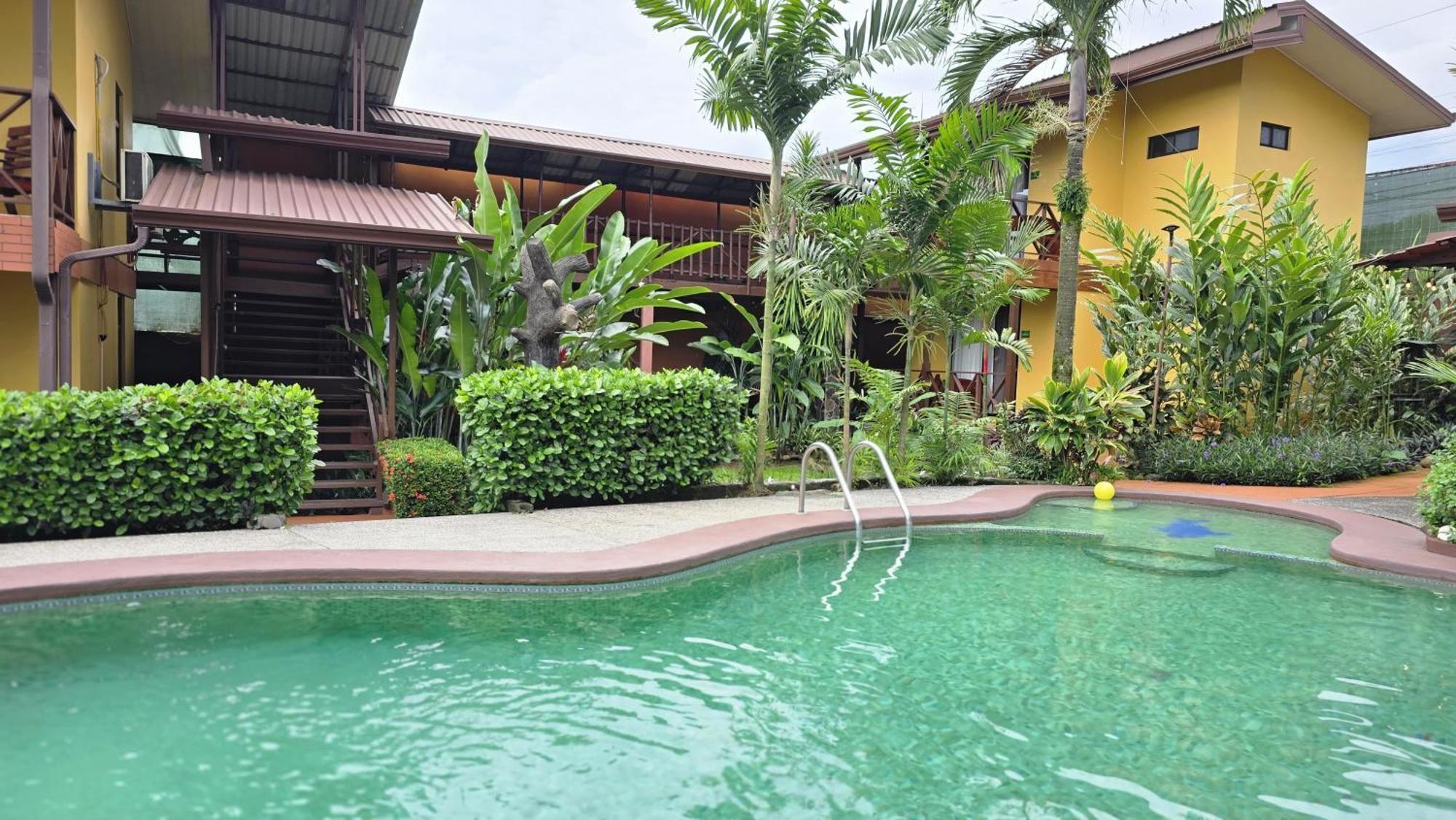Hotel Iris Arenal La Fortuna Exteriör bild